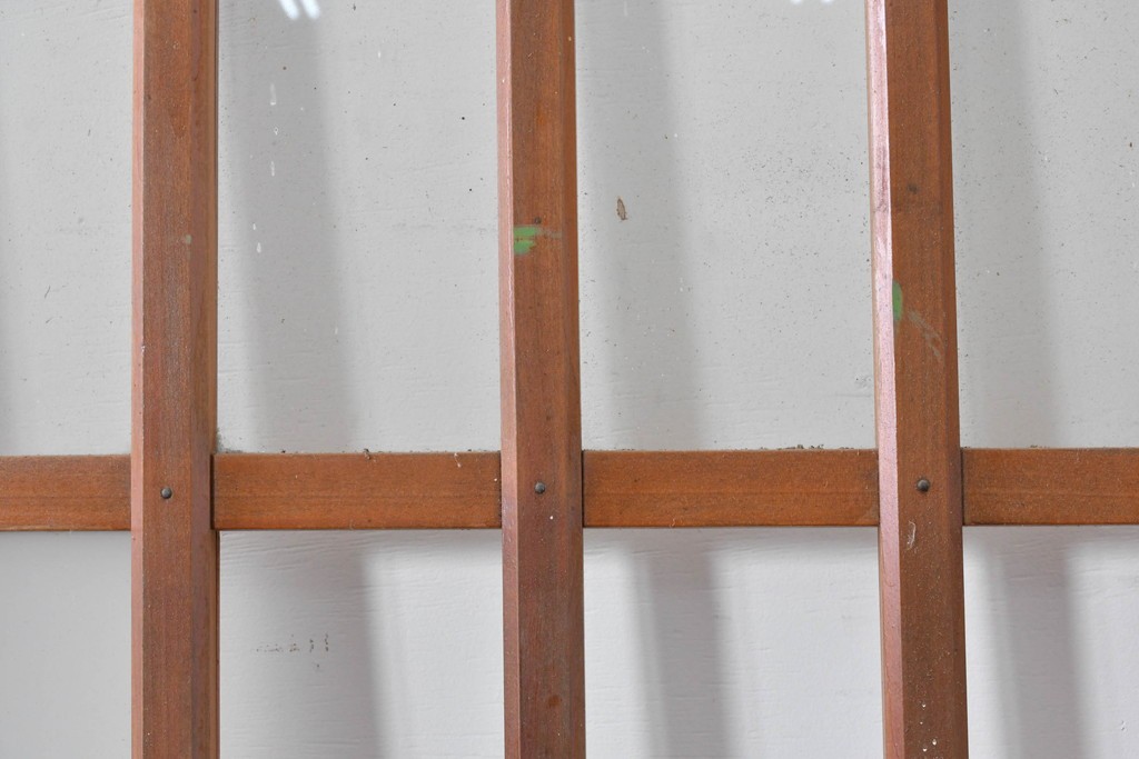 ヴィンテージ建具　縦桟の意匠が素朴なガラス入り玄関戸2枚セット　(R-085413)