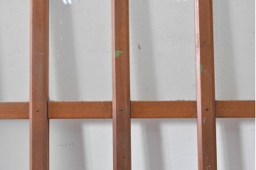 ヴィンテージ建具　縦桟の意匠が素朴なガラス入り玄関戸2枚セット　(R-085413)