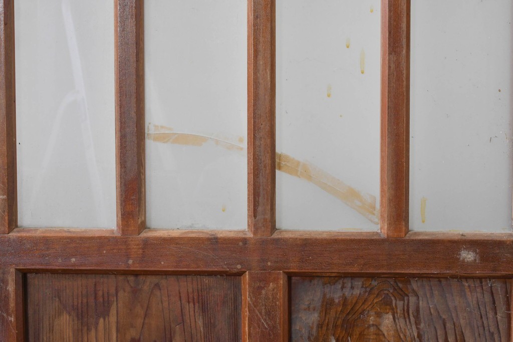 ヴィンテージ建具　縦桟の意匠が素朴なガラス入り玄関戸2枚セット　(R-085413)