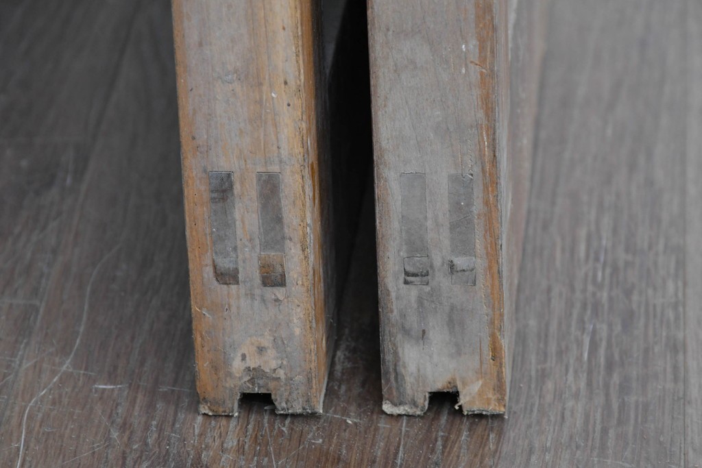 ヴィンテージ建具　縦桟の意匠が素朴なガラス入り玄関戸2枚セット　(R-085413)