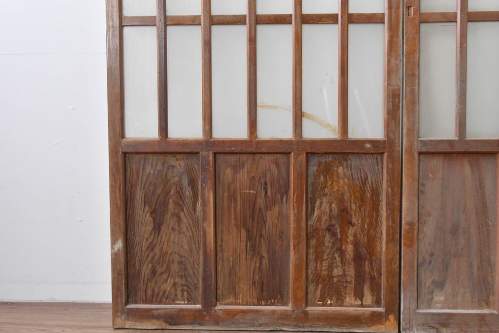 ヴィンテージ建具　縦桟の意匠が素朴なガラス入り玄関戸2枚セット　(R-085413)