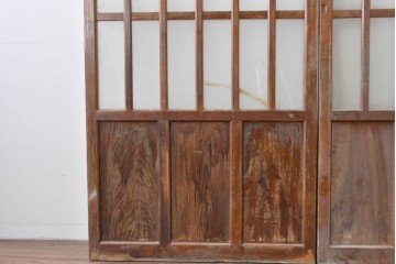 ヴィンテージ建具　縦桟の意匠が素朴なガラス入り玄関戸2枚セット　(R-085413)
