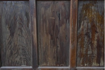 ヴィンテージ建具　縦桟の意匠が素朴なガラス入り玄関戸2枚セット　(R-085413)