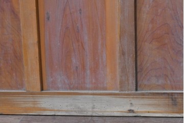 ヴィンテージ建具　縦桟の意匠が素朴なガラス入り玄関戸2枚セット　(R-085413)