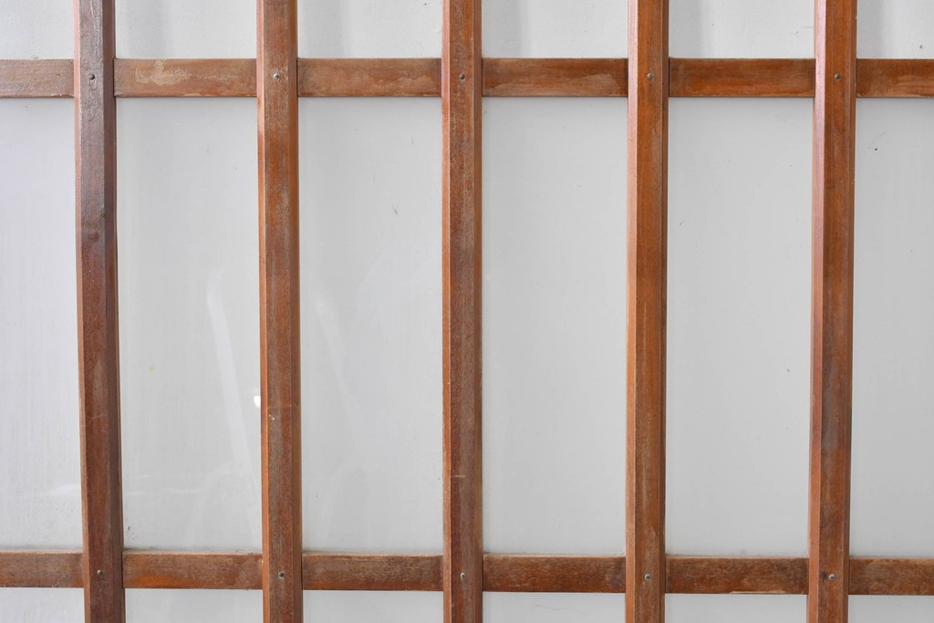 ヴィンテージ建具　縦桟の意匠が素朴なガラス入り玄関戸2枚セット　(R-085413)