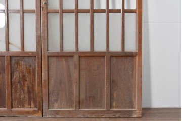 ヴィンテージ建具　縦桟の意匠が素朴なガラス入り玄関戸2枚セット　(R-085413)