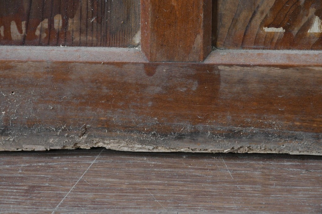 ヴィンテージ建具　縦桟の意匠が素朴なガラス入り玄関戸2枚セット　(R-085413)