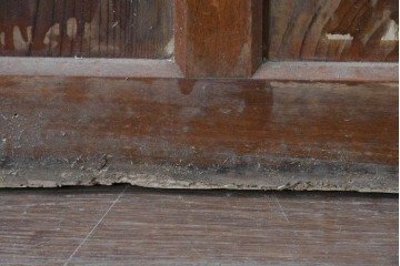 ヴィンテージ建具　縦桟の意匠が素朴なガラス入り玄関戸2枚セット　(R-085413)