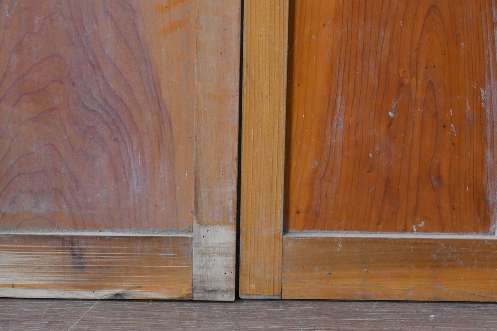 ヴィンテージ建具　縦桟の意匠が素朴なガラス入り玄関戸2枚セット　(R-085413)