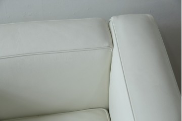 中古　美品　Cassina(カッシーナ)　ル・コルビュジエ(Le Corbusier)デザイン　グランコンフォール　LC2　モダンデザインの1人掛けソファ　(R-085421)