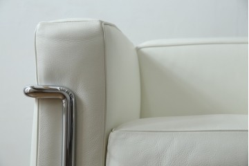 中古　美品　Cassina(カッシーナ)　ル・コルビュジエ(Le Corbusier)デザイン　グランコンフォール　LC2　モダンデザインの1人掛けソファ　(R-085421)