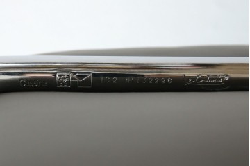 中古　美品　Cassina(カッシーナ)　ル・コルビュジエ(Le Corbusier)　グランコンフォール　 LC2 　ダークブラウン　直線的なクロームフレームと上質レザーが調和する1人掛けソファ　(R-085422)