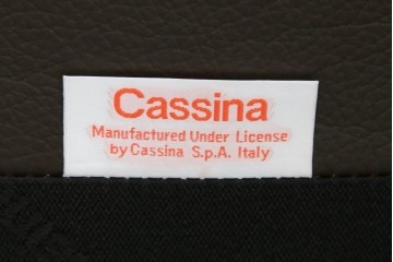 中古　美品　Cassina(カッシーナ)　ル・コルビュジエ(Le Corbusier)　グランコンフォール　 LC2 　ダークブラウン　直線的なクロームフレームと上質レザーが調和する1人掛けソファ　(R-085422)