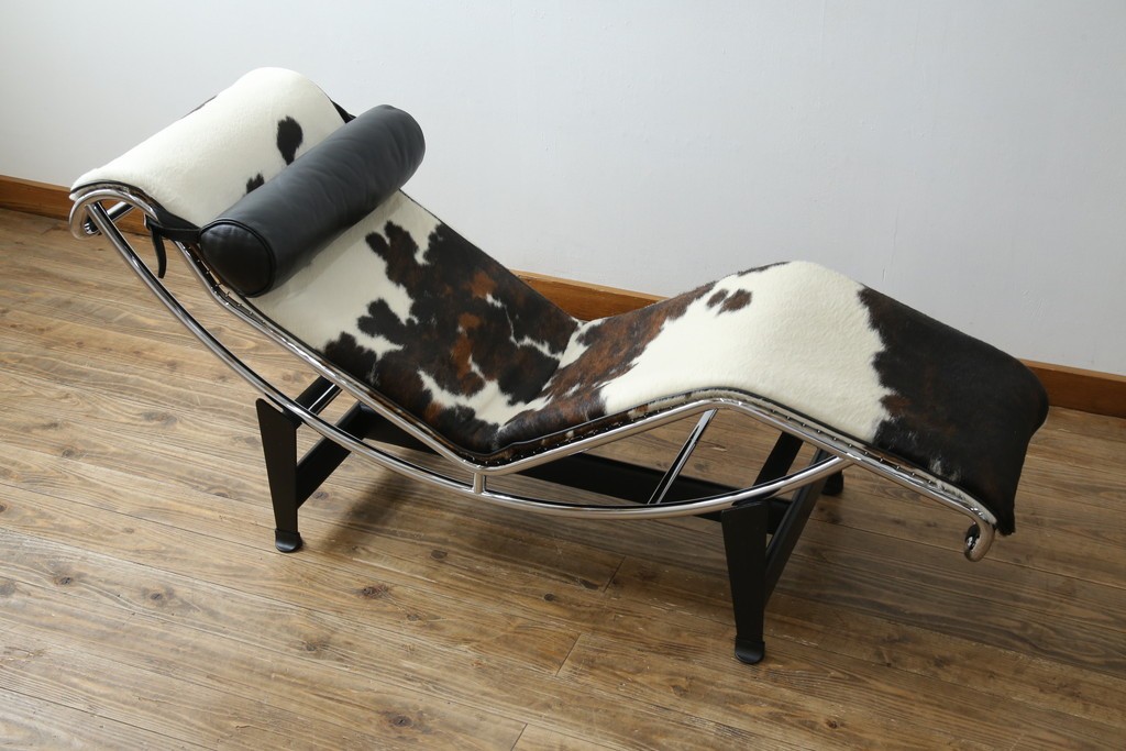 中古　美品!!　イタリア製　Cassina(カッシーナ)　Le Corbusier(ル・コルビュジエ)　滑らかな曲線フレームが美しいシェーズロング　定価約106万7千円相当　(R-085423)