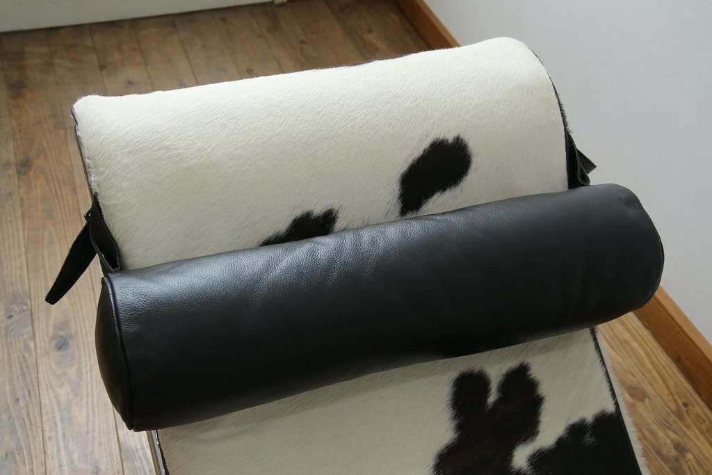 中古　美品!!　イタリア製　Cassina(カッシーナ)　Le Corbusier(ル・コルビュジエ)　滑らかな曲線フレームが美しいシェーズロング　定価約106万7千円相当　(R-085423)