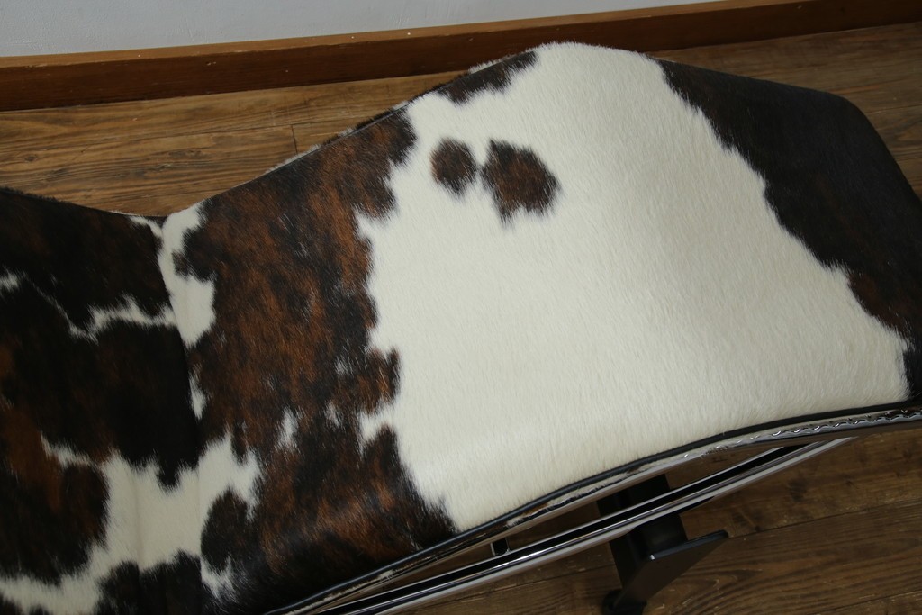 中古　美品!!　イタリア製　Cassina(カッシーナ)　Le Corbusier(ル・コルビュジエ)　滑らかな曲線フレームが美しいシェーズロング　定価約106万7千円相当　(R-085423)