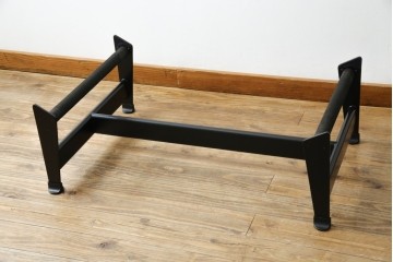 中古　美品!!　イタリア製　Cassina(カッシーナ)　Le Corbusier(ル・コルビュジエ)　滑らかな曲線フレームが美しいシェーズロング　定価約106万7千円相当　(R-085423)