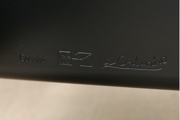 中古　美品!!　イタリア製　Cassina(カッシーナ)　Le Corbusier(ル・コルビュジエ)　滑らかな曲線フレームが美しいシェーズロング　定価約106万7千円相当　(R-085423)