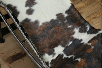 中古　美品!!　イタリア製　Cassina(カッシーナ)　Le Corbusier(ル・コルビュジエ)　滑らかな曲線フレームが美しいシェーズロング　定価約106万7千円相当　(R-085423)