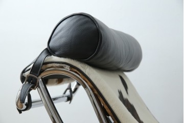 中古　美品!!　イタリア製　Cassina(カッシーナ)　Le Corbusier(ル・コルビュジエ)　滑らかな曲線フレームが美しいシェーズロング　定価約106万7千円相当　(R-085423)