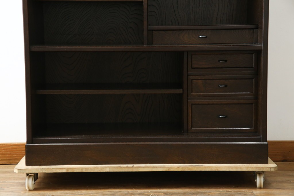 中古　美品　良品　国産　職人手作り品　前面格子戸の水屋箪笥食器棚　定価推定約25万円以上　(R-085425)