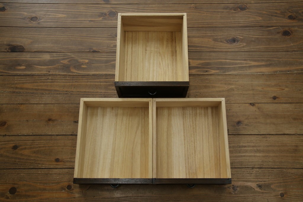 中古　美品　良品　国産　職人手作り品　前面格子戸の水屋箪笥食器棚　定価推定約25万円以上　(R-085425)