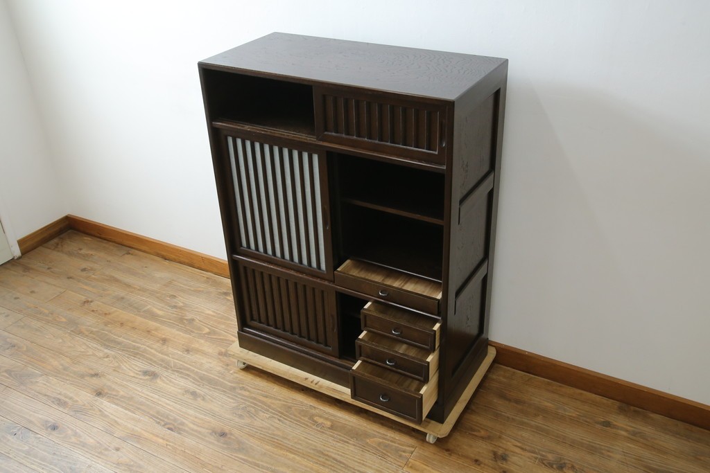 中古　美品　良品　国産　職人手作り品　前面格子戸の水屋箪笥食器棚　定価推定約25万円以上　(R-085425)