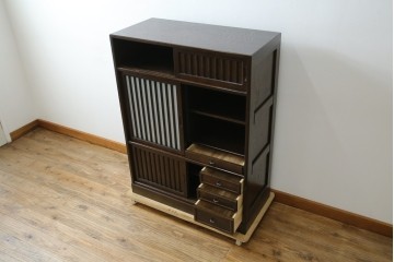 中古　美品　良品　国産　職人手作り品　前面格子戸の水屋箪笥食器棚　定価推定約25万円以上　(R-085425)