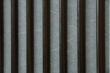 中古　美品　良品　国産　職人手作り品　前面格子戸の水屋箪笥食器棚　定価推定約25万円以上　(R-085425)