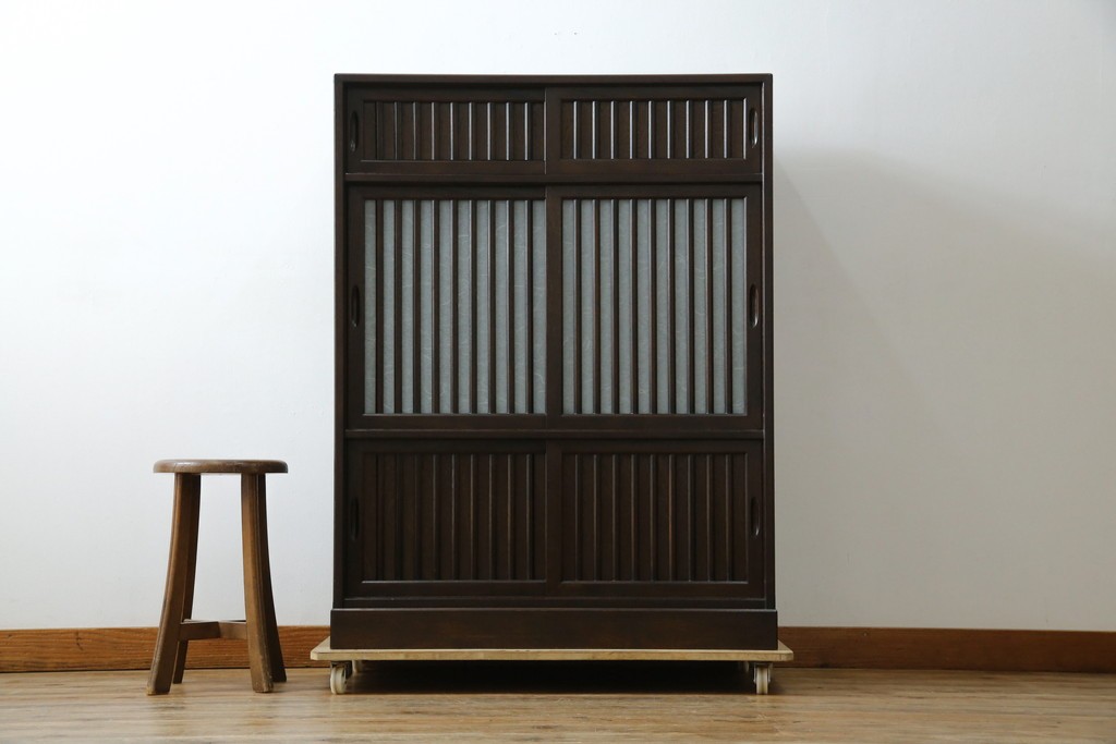 中古　美品　良品　国産　職人手作り品　前面格子戸の水屋箪笥食器棚　定価推定約25万円以上　(R-085425)