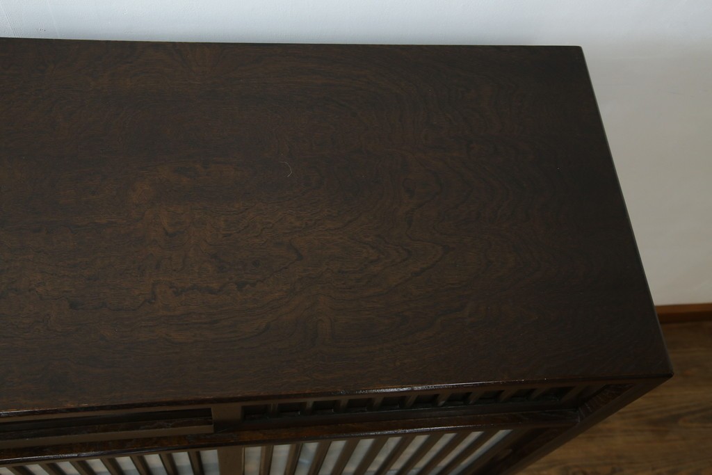 中古　美品　良品　国産　職人手作り品　前面格子戸の水屋箪笥食器棚　定価推定約25万円以上　(R-085425)