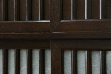 中古　美品　良品　国産　職人手作り品　前面格子戸の水屋箪笥食器棚　定価推定約25万円以上　(R-085425)