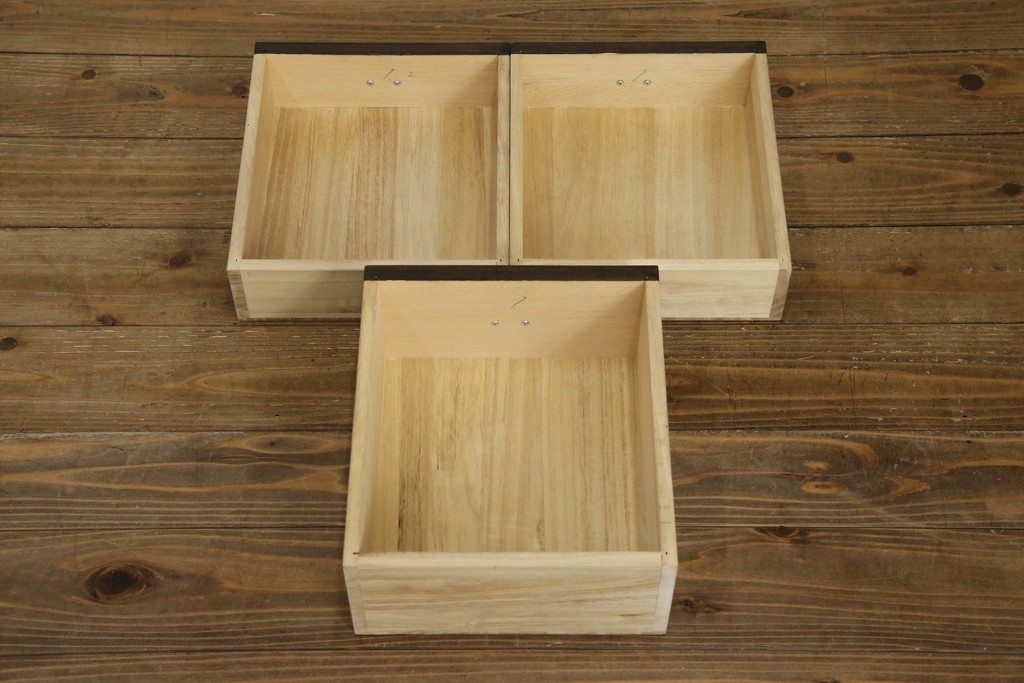 中古　美品　良品　国産　職人手作り品　前面格子戸の水屋箪笥食器棚　定価推定約25万円以上　(R-085425)