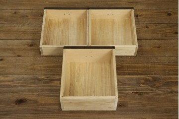 中古　美品　良品　国産　職人手作り品　前面格子戸の水屋箪笥食器棚　定価推定約25万円以上　(R-085425)