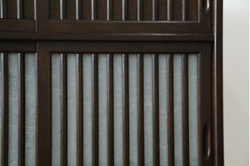 中古　美品　良品　国産　職人手作り品　前面格子戸の水屋箪笥食器棚　定価推定約25万円以上　(R-085425)