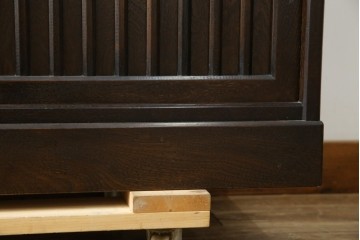 中古　美品　良品　国産　職人手作り品　前面格子戸の水屋箪笥食器棚　定価推定約25万円以上　(R-085425)