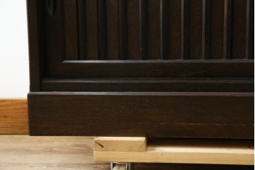 中古　美品　良品　国産　職人手作り品　前面格子戸の水屋箪笥食器棚　定価推定約25万円以上　(R-085425)