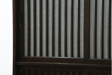 中古　美品　良品　国産　職人手作り品　前面格子戸の水屋箪笥食器棚　定価推定約25万円以上　(R-085425)