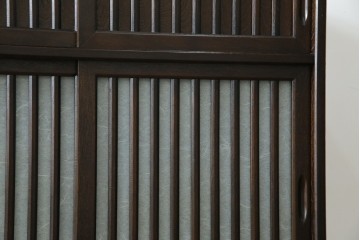 中古　美品　良品　国産　職人手作り品　前面格子戸の水屋箪笥食器棚　定価推定約25万円以上　(R-085425)