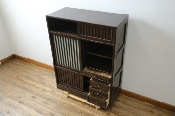 中古　美品　良品　国産　職人手作り品　前面格子戸の水屋箪笥食器棚　定価推定約25万円以上　(R-085425)
