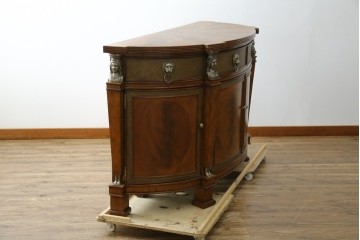 中古　美品　MAITLAND-SMITH(メートランドスミス)　装飾金具の造形が印象的なサイドボード　定価約160万円相当　(R-085426)