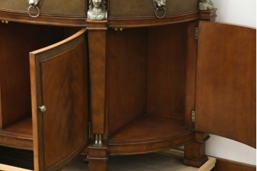 中古　美品　MAITLAND-SMITH(メートランドスミス)　装飾金具の造形が印象的なサイドボード　定価約160万円相当　(R-085426)