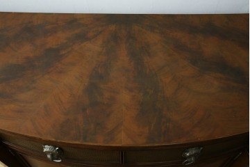 中古　美品　MAITLAND-SMITH(メートランドスミス)　装飾金具の造形が印象的なサイドボード　定価約160万円相当　(R-085426)