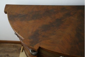 中古　美品　MAITLAND-SMITH(メートランドスミス)　装飾金具の造形が印象的なサイドボード　定価約160万円相当　(R-085426)