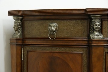 中古　美品　MAITLAND-SMITH(メートランドスミス)　装飾金具の造形が印象的なサイドボード　定価約160万円相当　(R-085426)