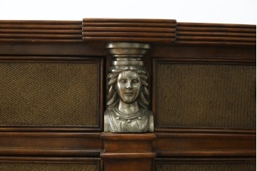 中古　美品　MAITLAND-SMITH(メートランドスミス)　装飾金具の造形が印象的なサイドボード　定価約160万円相当　(R-085426)