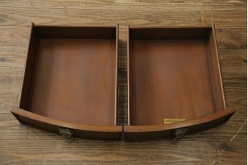 中古　美品　MAITLAND-SMITH(メートランドスミス)　装飾金具の造形が印象的なサイドボード　定価約160万円相当　(R-085426)