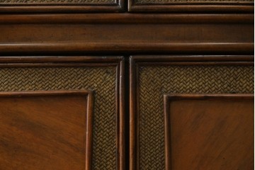 中古　美品　MAITLAND-SMITH(メートランドスミス)　装飾金具の造形が印象的なサイドボード　定価約160万円相当　(R-085426)