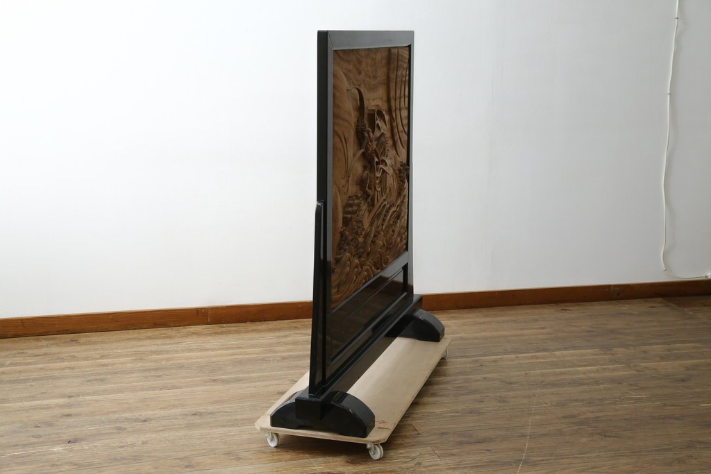 和製ヴィンテージ　井波彫刻　在銘作家物　新規制作で250万円以上相当の逸品!!　時代物の龍虎図衝立　(R-085427)