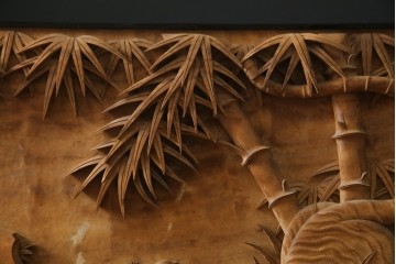 和製ヴィンテージ　井波彫刻　在銘作家物　新規制作で250万円以上相当の逸品!!　時代物の龍虎図衝立　(R-085427)